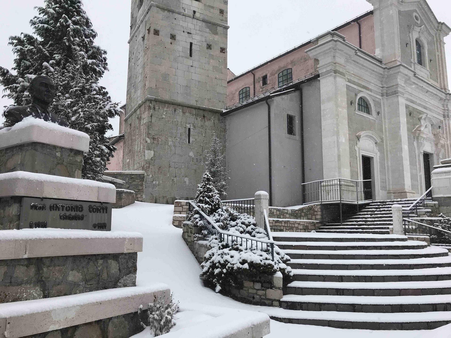 Antonio Conti's monument, Capracotta 1.jpg